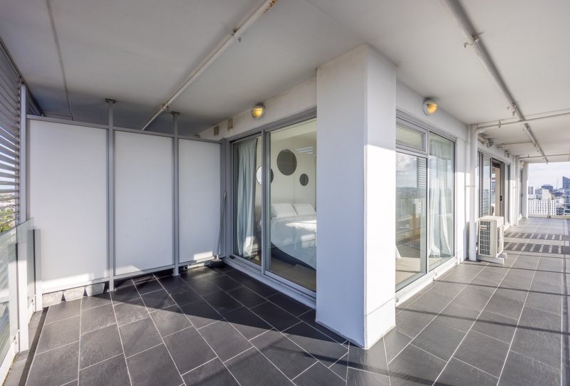 HIGH IN THE SKY - OUTSTANDING VIEWS