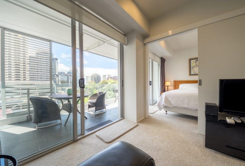 STUNNING PARKSIDE APARTMENT