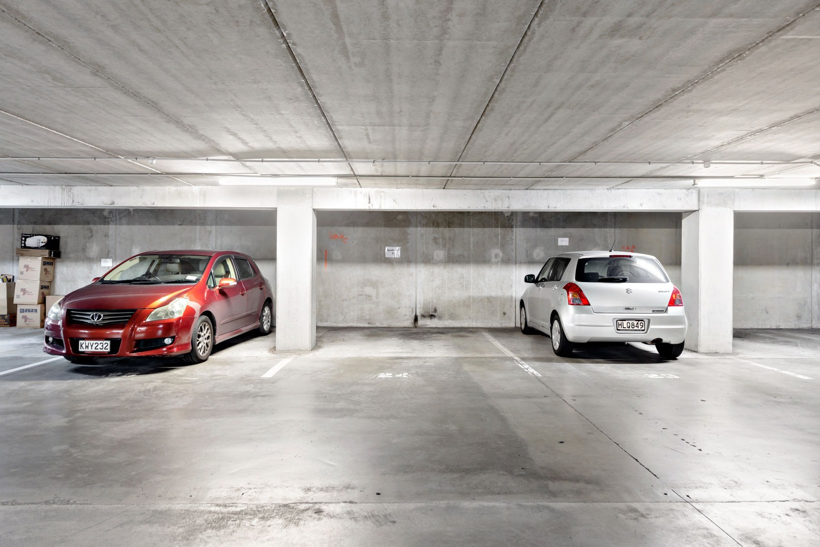 SUN-SOAKED END UNIT IN PRIME LOCATION