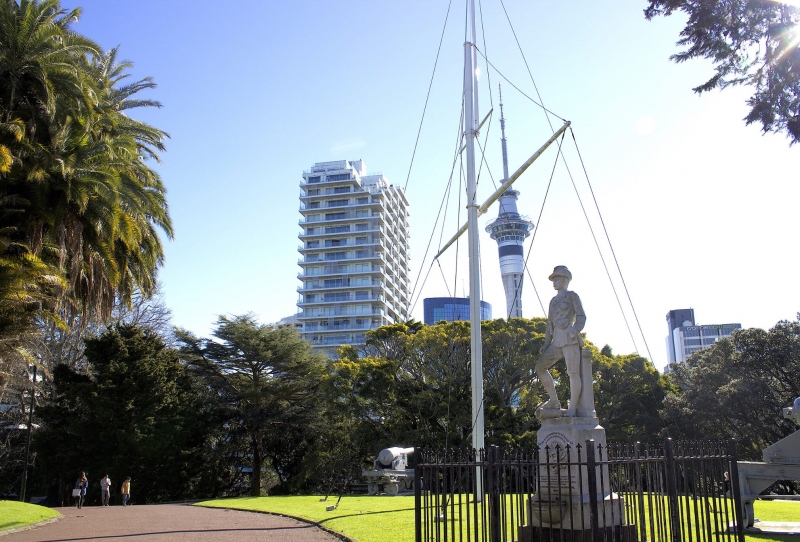 STUNNING PARKSIDE APARTMENT