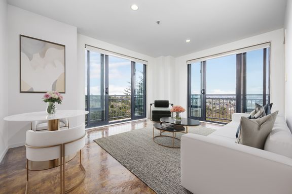 SUN SOAKED WITH HARBOUR/CITY VIEWS