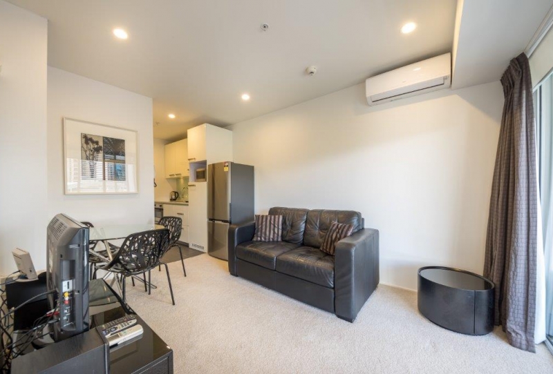 STUNNING PARKSIDE APARTMENT