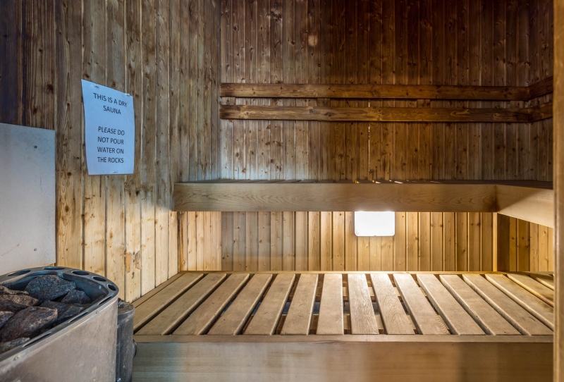 WATERFRONT LIFESTYLE AWAITS YOU!!