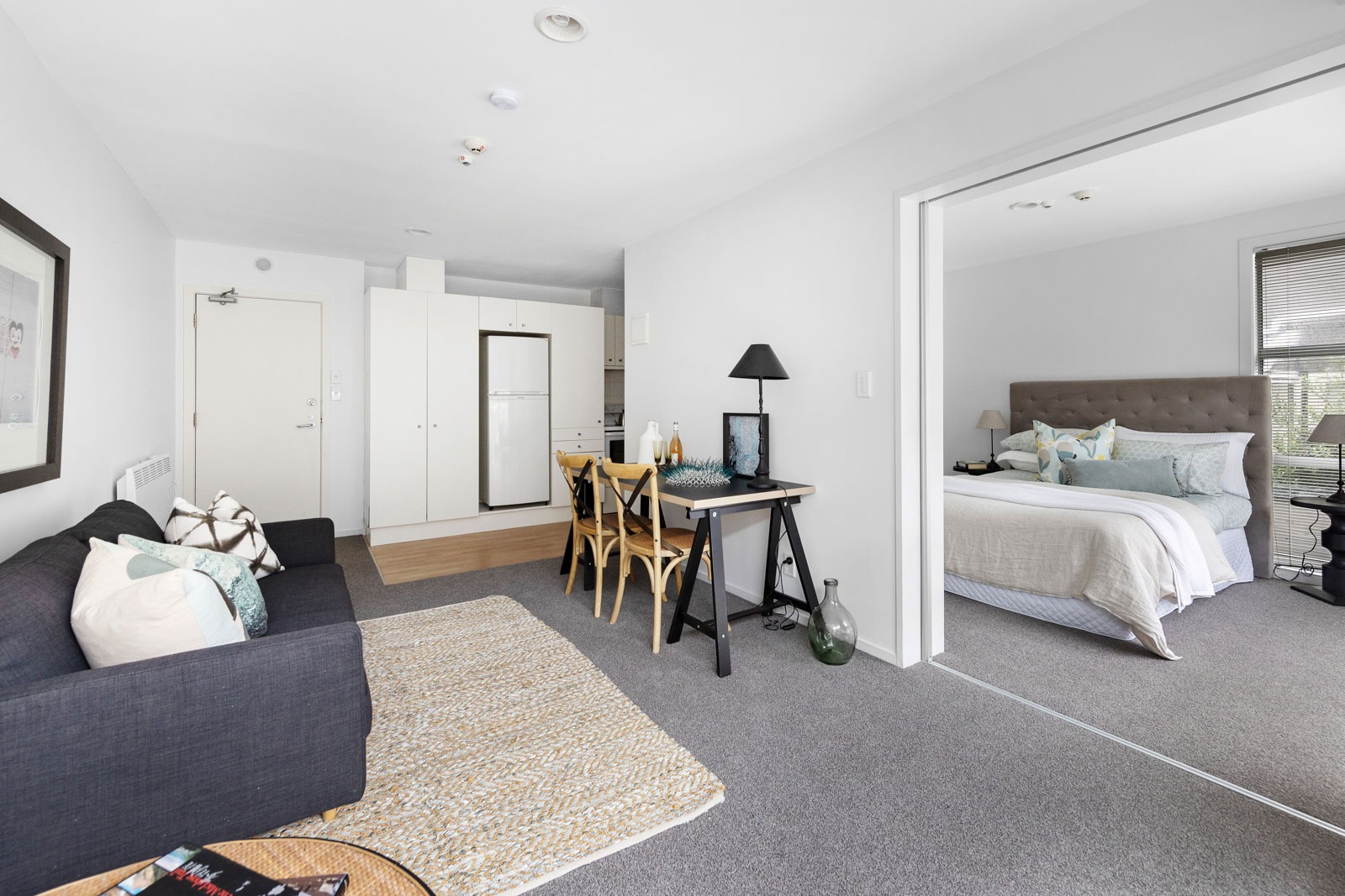 SUN-SOAKED END UNIT IN PRIME LOCATION