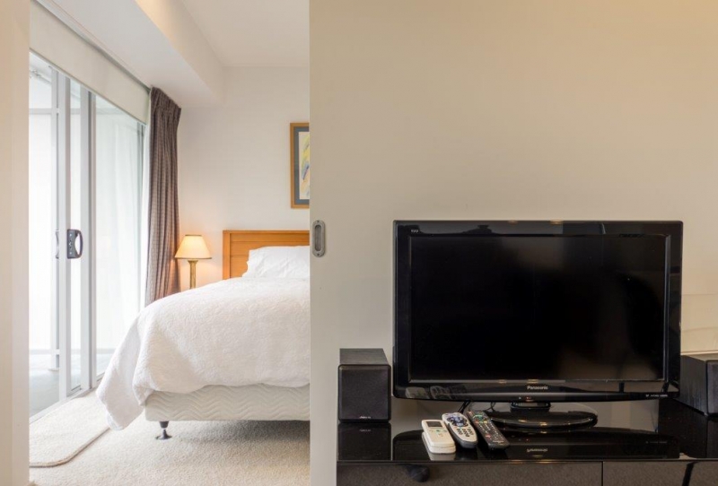 STUNNING PARKSIDE APARTMENT