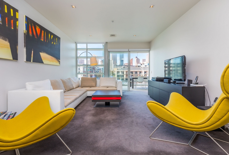 WATERFRONT LIFESTYLE AWAITS YOU!!