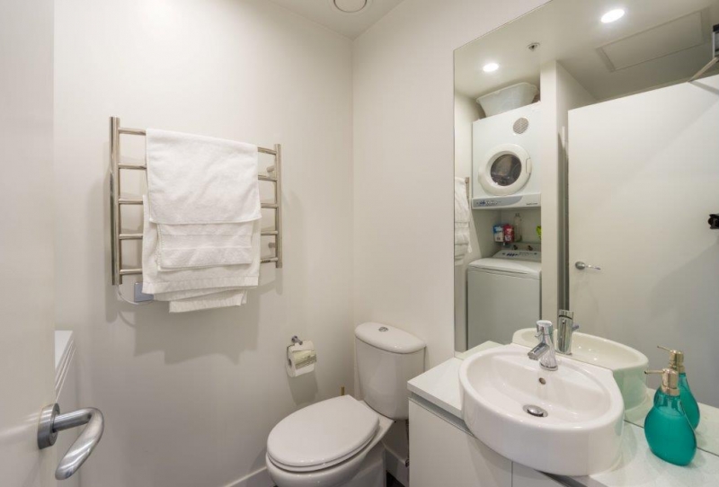 STUNNING PARKSIDE APARTMENT