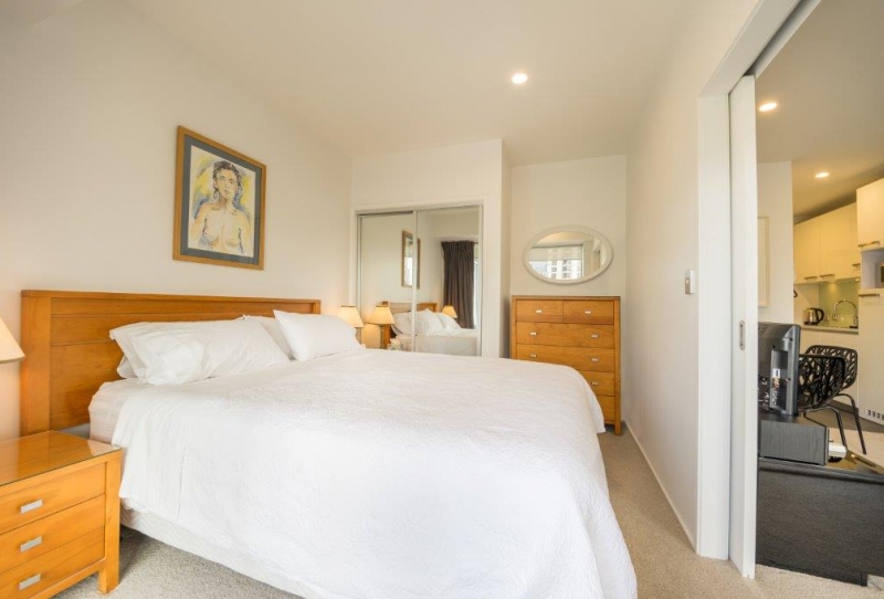 STUNNING PARKSIDE APARTMENT