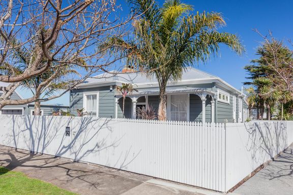 MT EDEN " VILLA with VERSATILITY "