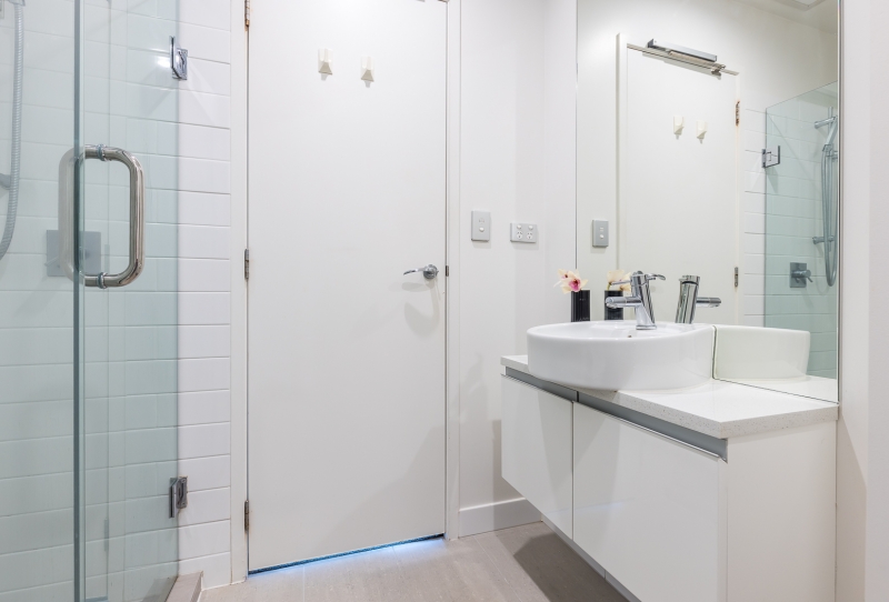 SUB-PENTHOUSE APARTMENT WITH STUNNING CITY VIEWS!