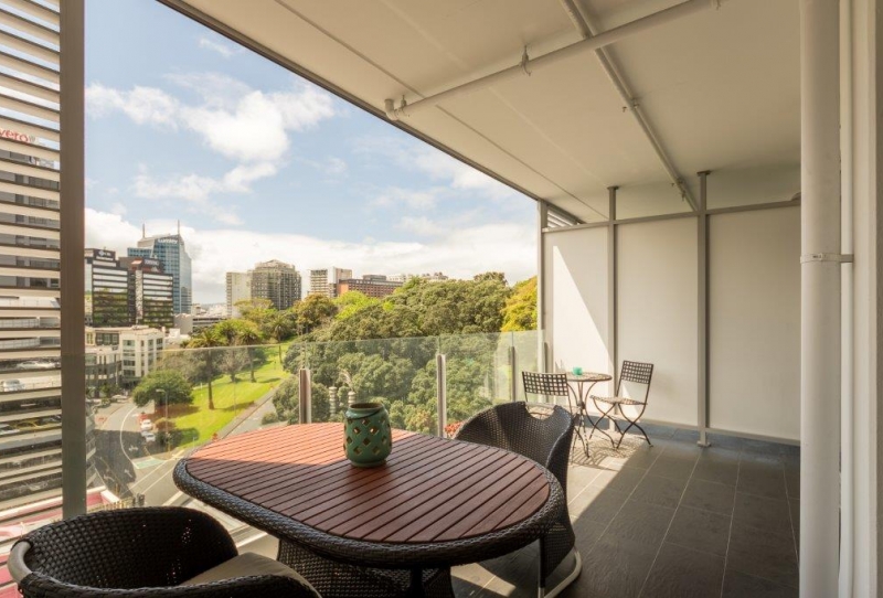 STUNNING PARKSIDE APARTMENT