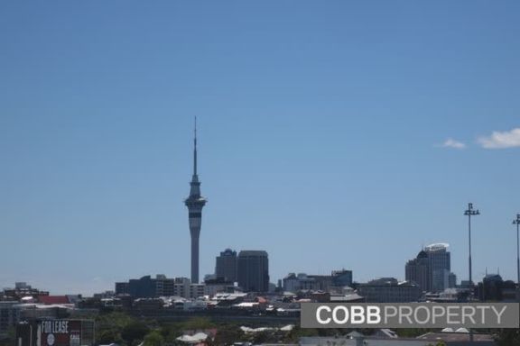 KINGSLAND - TRIPLE DECKER