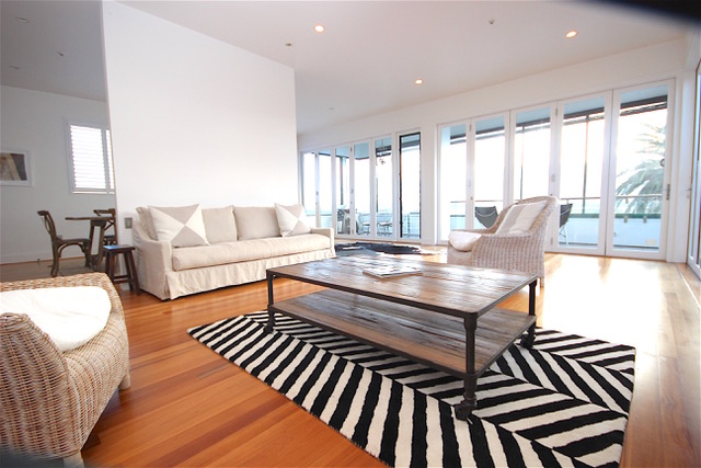 AUCKLAND CBD - AMAZING SUNNY PENTHOUSE