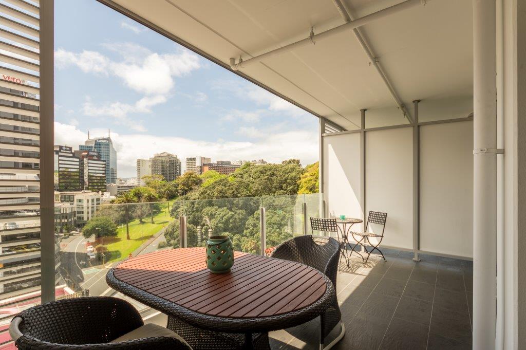 ALBERT PARK VIEWS - IN YOUR FACE !