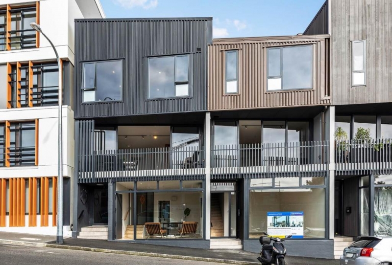 BOUTIQUE RESIDENTIAL TOWNHOUSE - ROOF TOP TERRACE + OFFICE